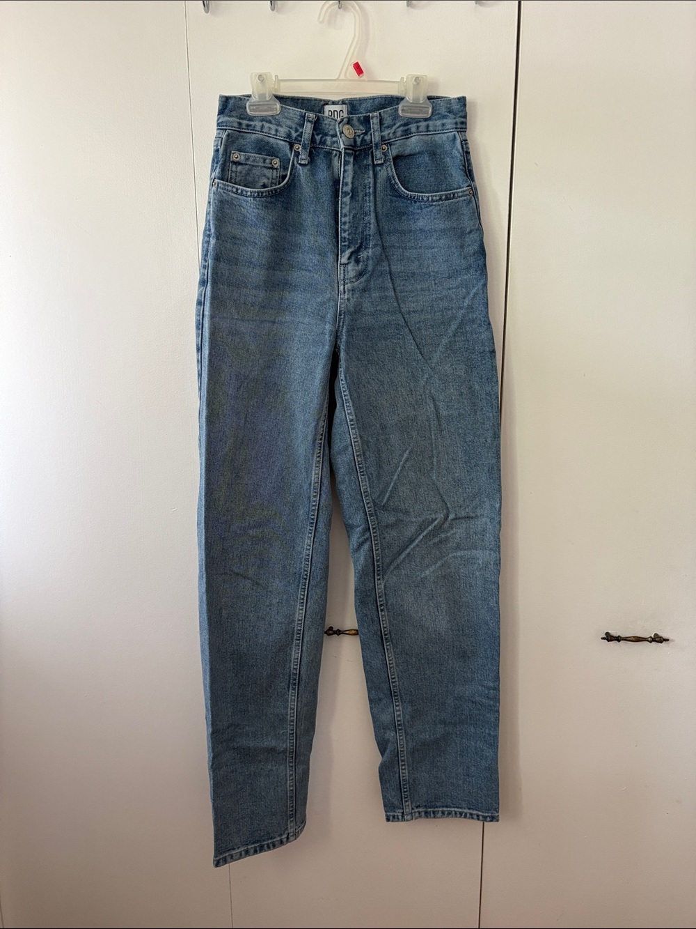 Urban Outfitters Straight-Leg Jeans in Medium Blue